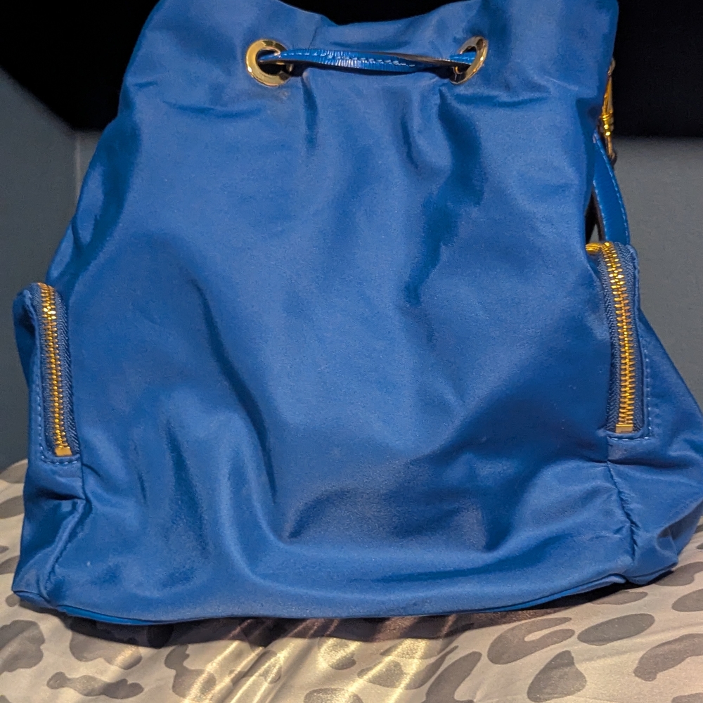 Elegant Blue Drawstring Backpack - image 2